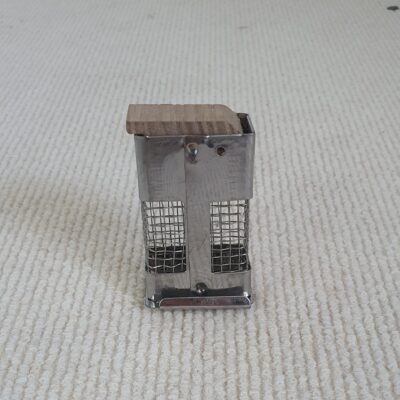 כלובית לבנק מלכות ניירוסטה