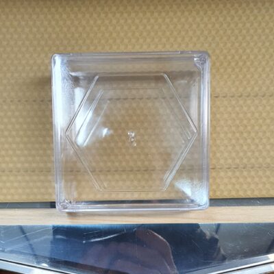 תיבות פרספקס 320 גרם עם מסגרת פנימית